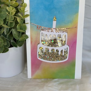 Bolo de aniversário em aquarela