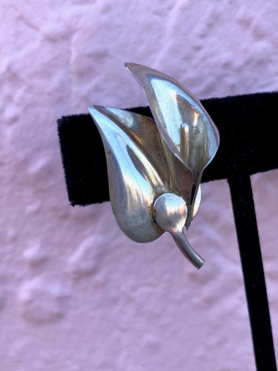 Vintage 1950s Silver Calla Lilly Earrings Screw B… - image 4