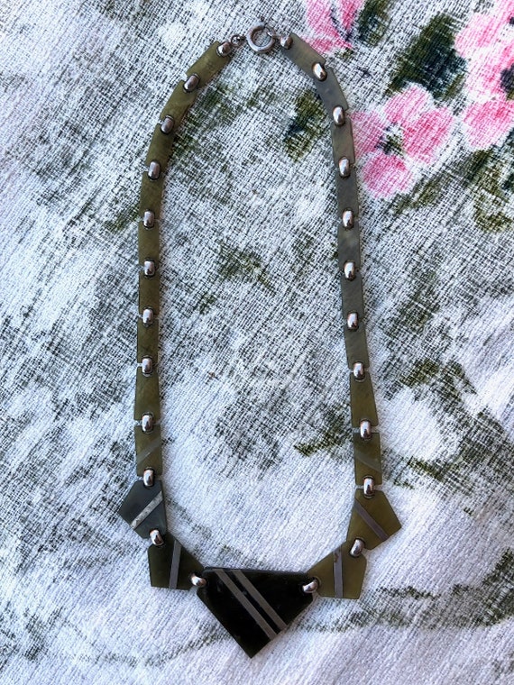 Vintage 1940s Modernist Lucite Necklace 15.75 Inc… - image 2