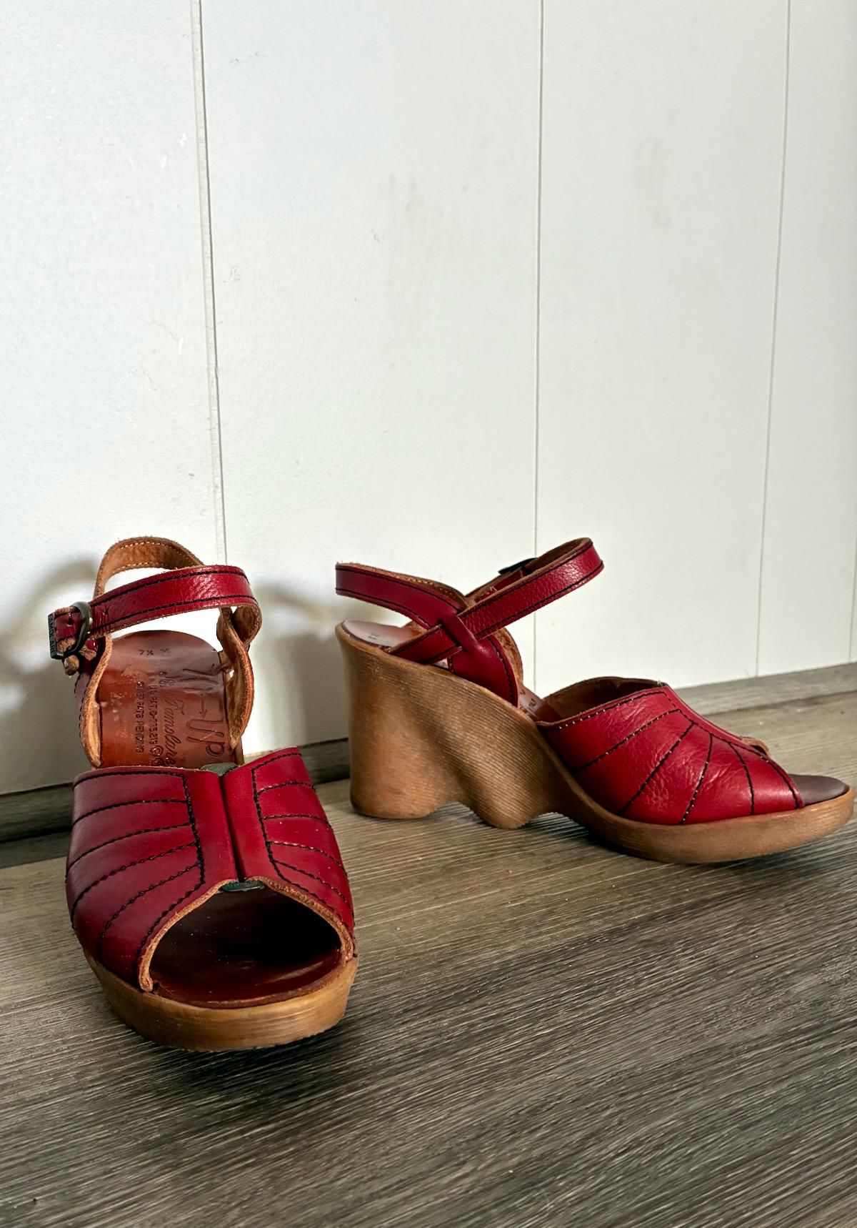 Vintage 1970s Famalore Platform Shoes Wavy Bottom Hi-Up Sz 7-7.5