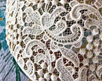 VTG 1950s Off White Lace Hat Calot Style with Antenna OS Vintage 1950s off White Lace Hat Calot Style With Antenna OS  main image 2
