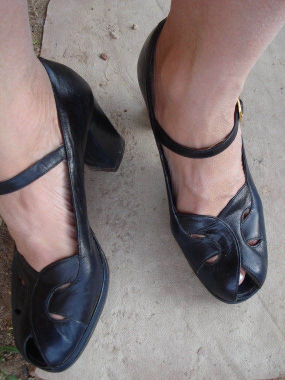 Vintage 1970s Platform Shoes 40s Style Mary Janes… - image 2