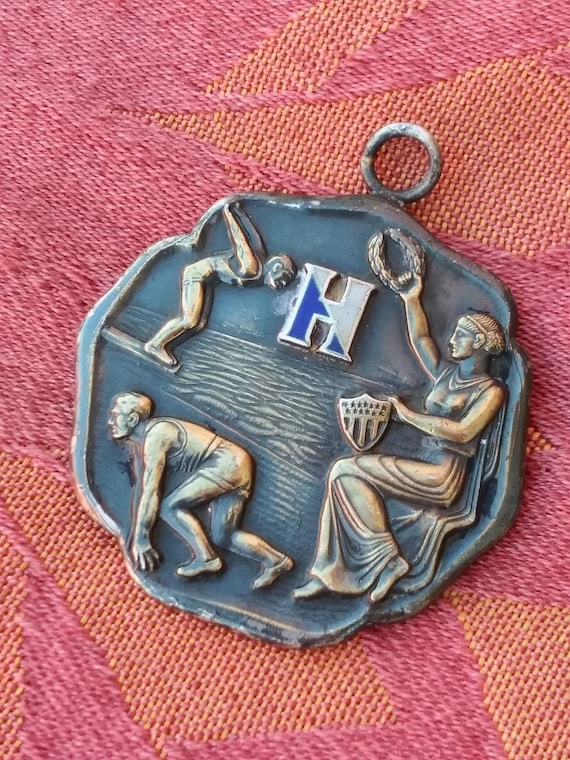Vintage 1940s Summer Camp Medallion Badge Hawthorn