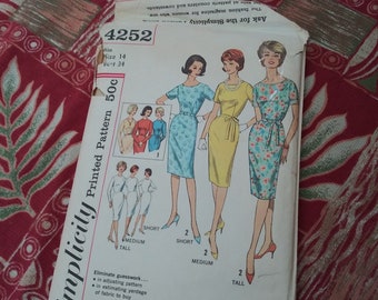 Vintage 1960s Wiggle Dress Pattern Simplicity 4252 Sz S B34