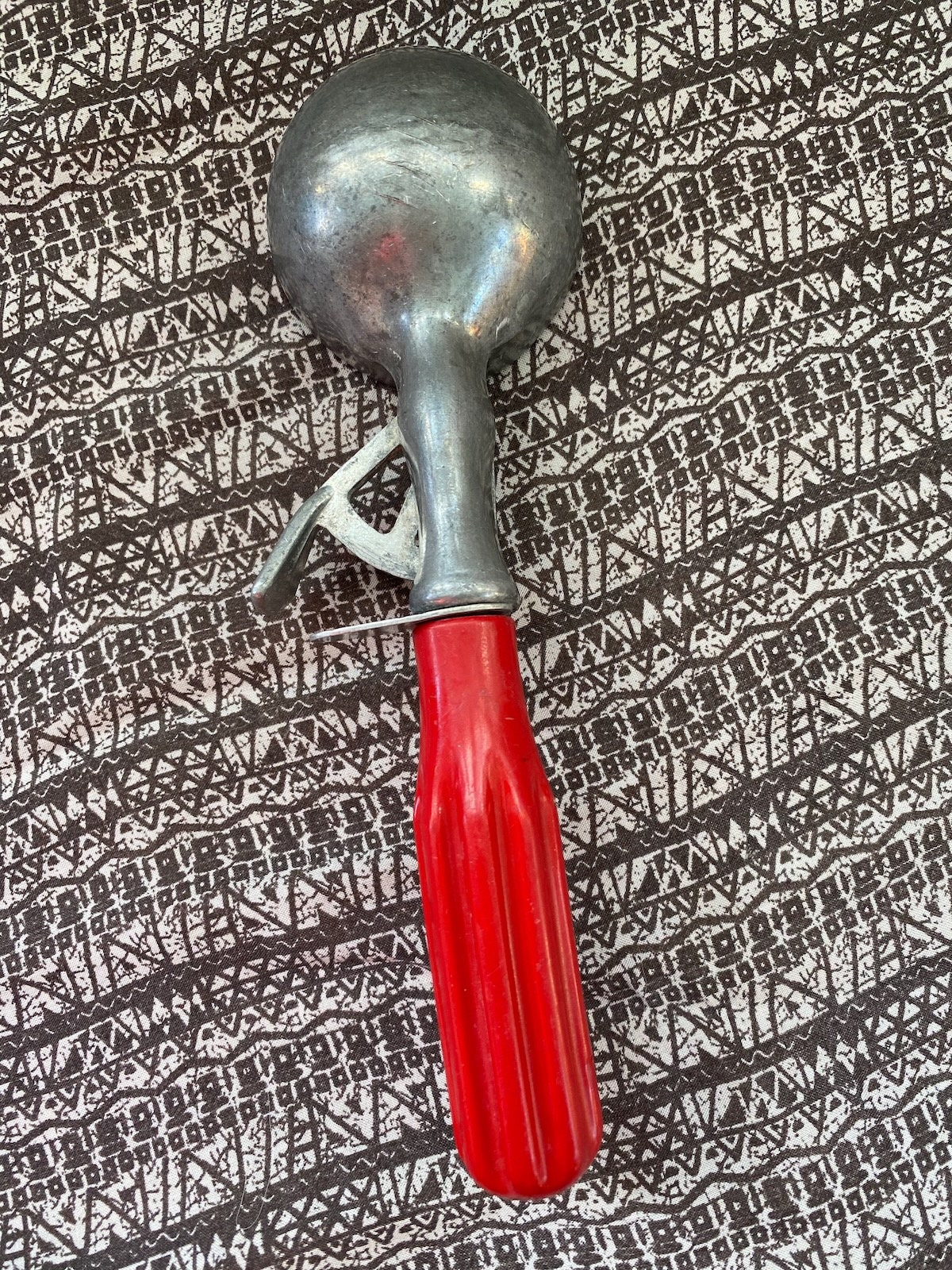 Vintage Ice Cream Scoop. Scoop Master With Thumb Scraper Control. Red Hard  Plastic Handle Ridges. Releases Cream - Yahoo Shopping