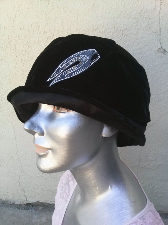 Vintage 1920s Black Velvet Cloche Hat Lane Bryant