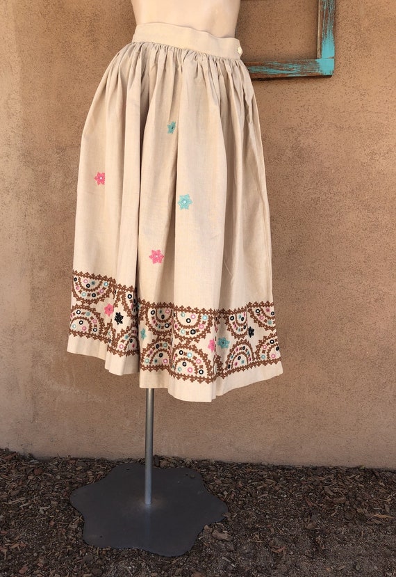 Vintage 1950s Embroidered Linen Skirt Sz S W24.5 - image 3