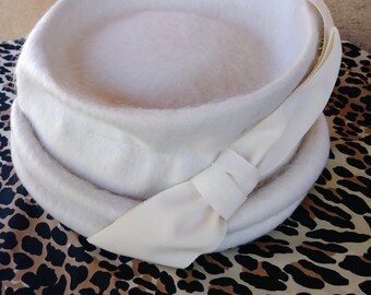 1950s White Wool Sculptural Hat OS Vintage 1950s Hat Sculptural Toque White Wool Topper - Etsy main image 2