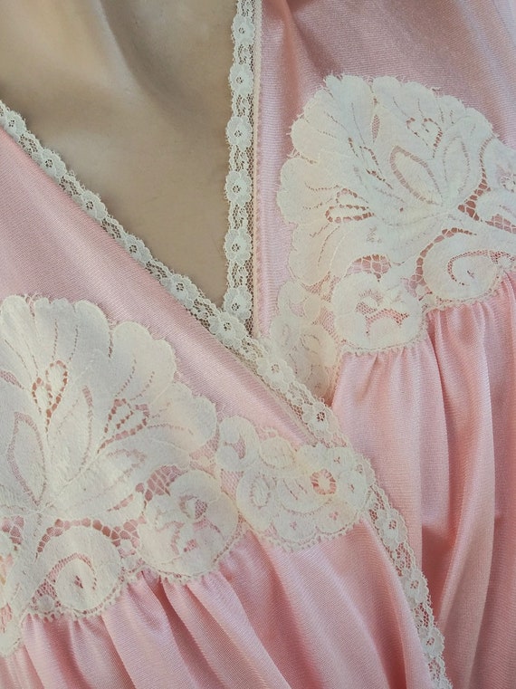 Vintage 1970s Pink Peignoir Set Nightgown Robe Sz… - image 5