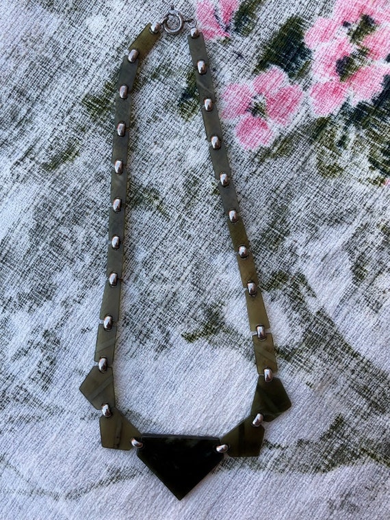 Vintage 1940s Modernist Lucite Necklace 15.75 Inc… - image 8