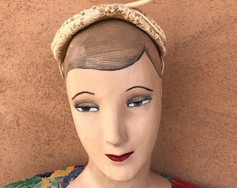 Vintage 1950s off White Lace Hat Calot Style With Antenna OS  display picture 2