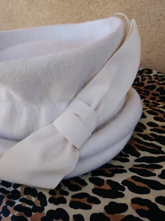 Vintage 1950s Hat Sculptural Toque White Wool Top… - image 9