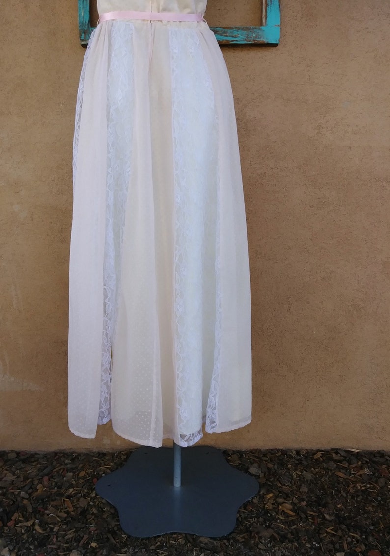 Vintage 1980s Pink Flocked Wedding Gown Lacy Boho Dress US 8 B35 W31