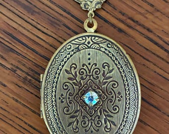 Collar con medallón grande de latón, estilo vintage de los años 80, 48 cm (19 pulgadas)