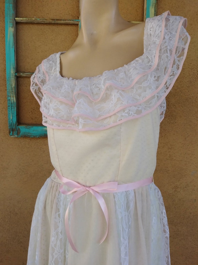 Vintage 1980s Pink Flocked Wedding Gown Lacy Boho Dress US 8 B35 W31