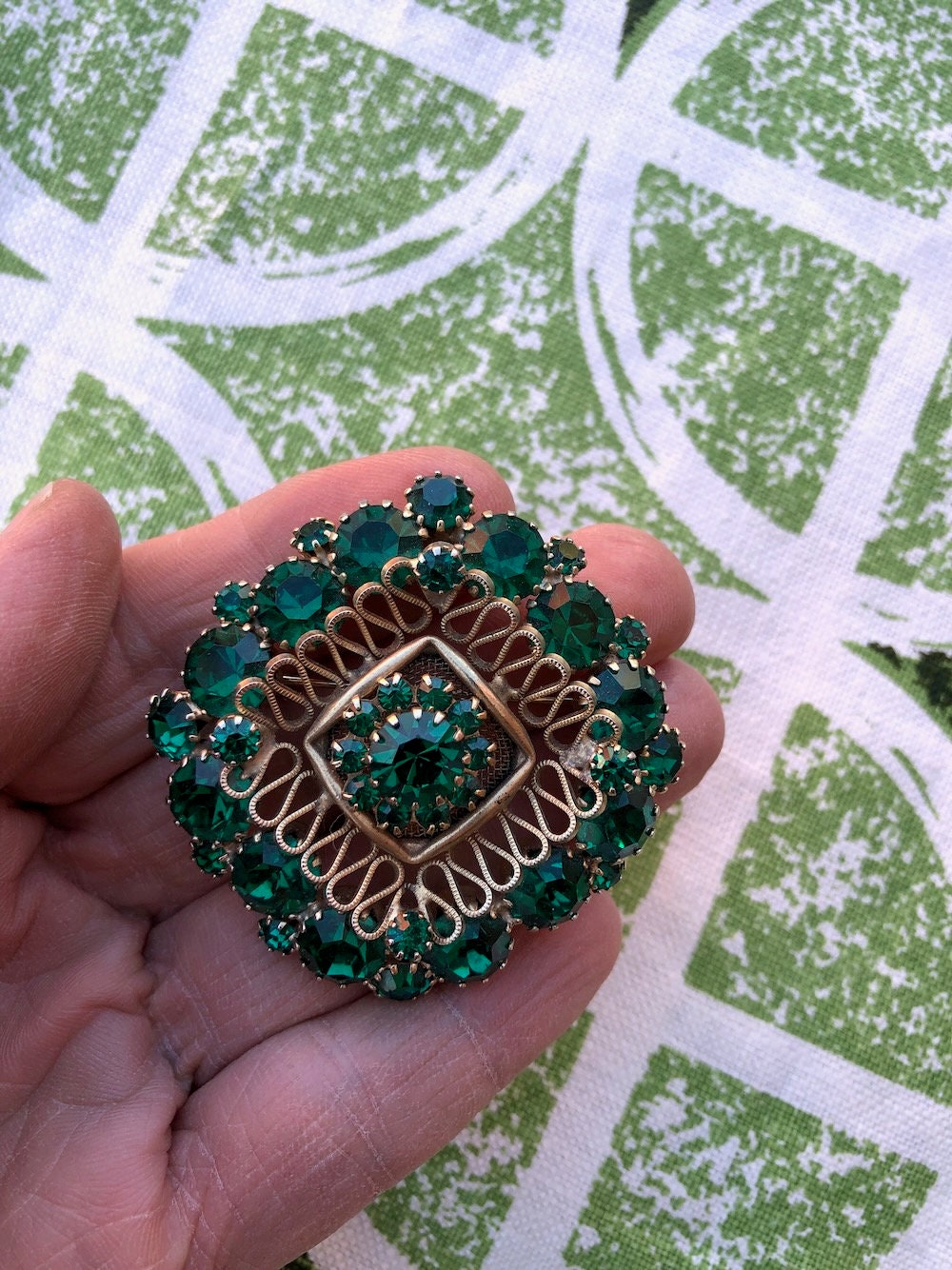Vintage 1950s Green Rhinestone Brooch W Twisted Metal Vintage 1950s Green Rhinestone Brooch W Twisted Metal