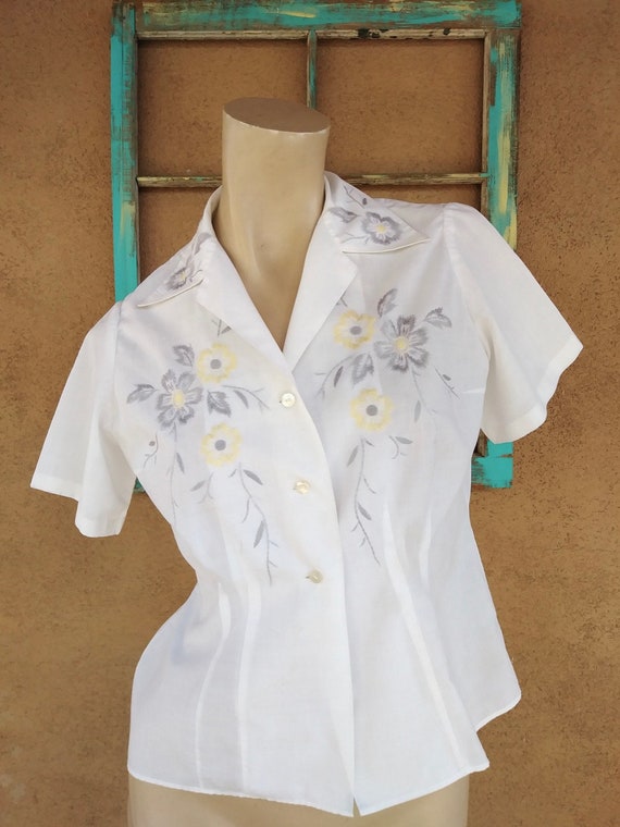 Vintage 1960s White Cotton Blouse Embroidered Flo… - image 2