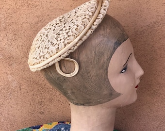 Vintage 1950s off White Lace Hat Calot Style With Antenna OS  display picture 1