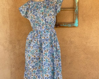 Vintage 1950s Blaues Haus Kleid mit Blumen Print Gr. M W29