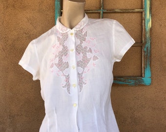 Vintage 1950s White Irish Linen Blouse with Pink Embroidery Sz M L