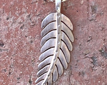 Vintage Y2K 2000s Silver Feather Necklace 22 Inches