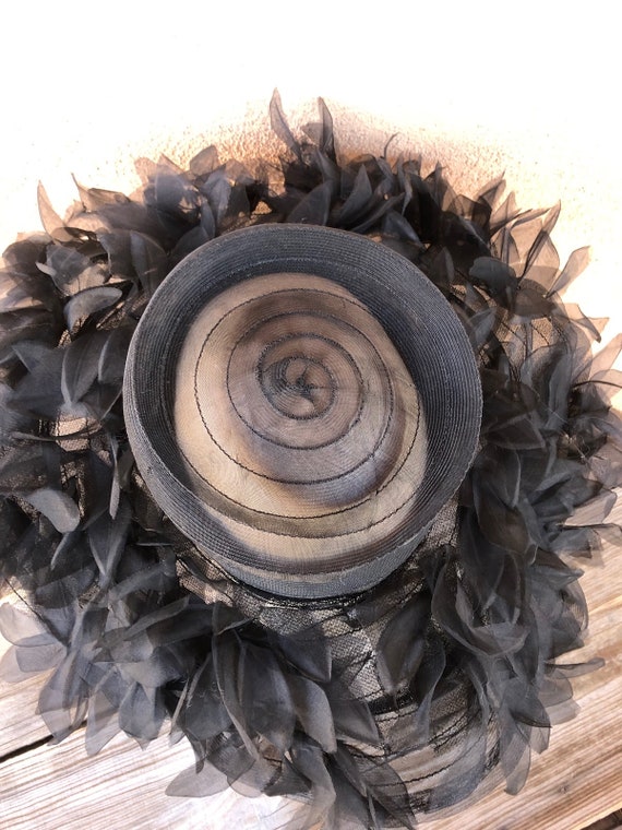 Vintage 1960s Black Saucer Hat w Ruffled Brim OS - image 7