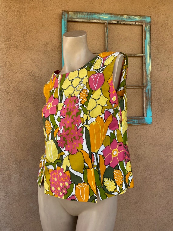 Vintage 1960s Floral Cotton Sleeveless Blouse Sz … - image 2