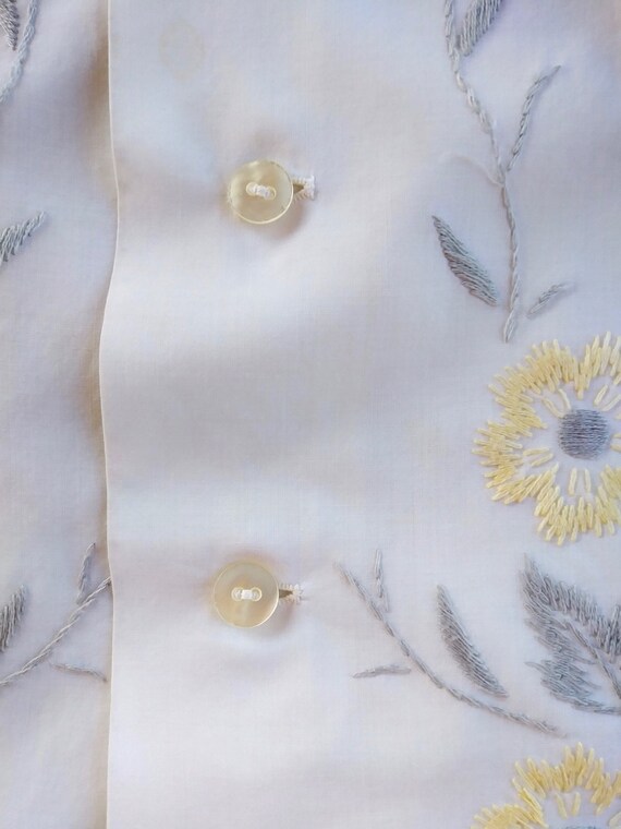 Vintage 1960s White Cotton Blouse Embroidered Flo… - image 7