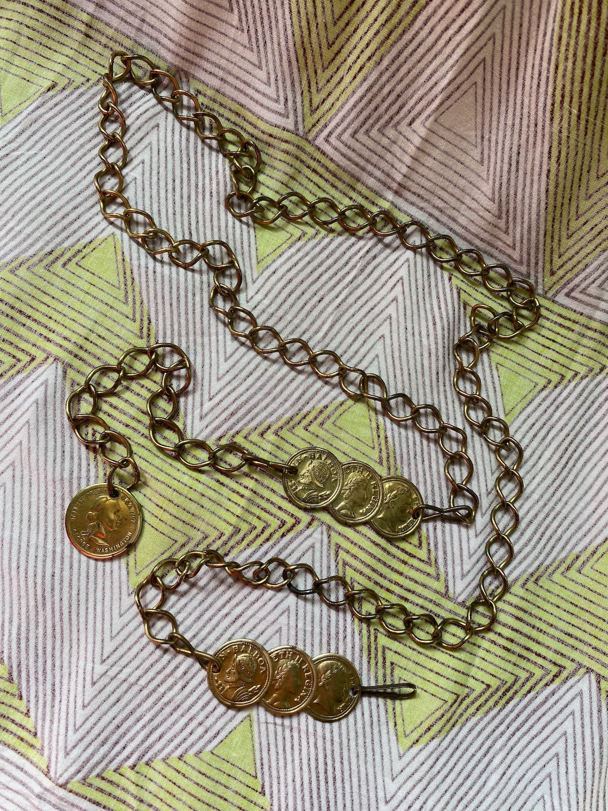 Vintage 1960s Gold Chain Belt With Medallions OS up to W40  display picture 1