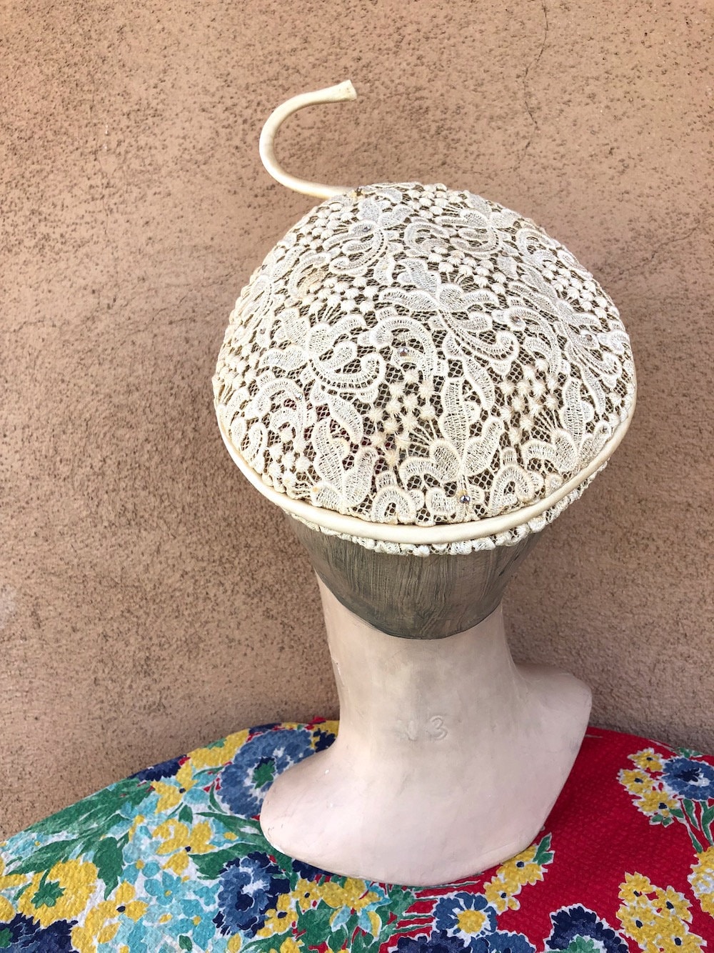 Vintage 1950s off White Lace Hat Calot Style With Antenna OS  display picture 3