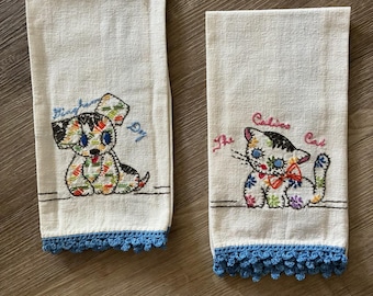 Paños de cocina vintage de algodón bordados de los años 50 con estampado de gato calico y perro a cuadros