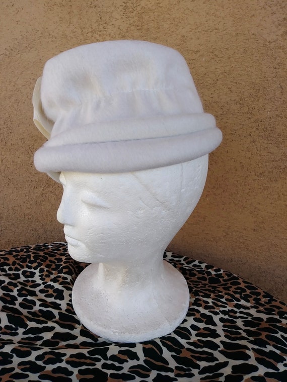 Vintage 1950s Hat Sculptural Toque White Wool Top… - image 7