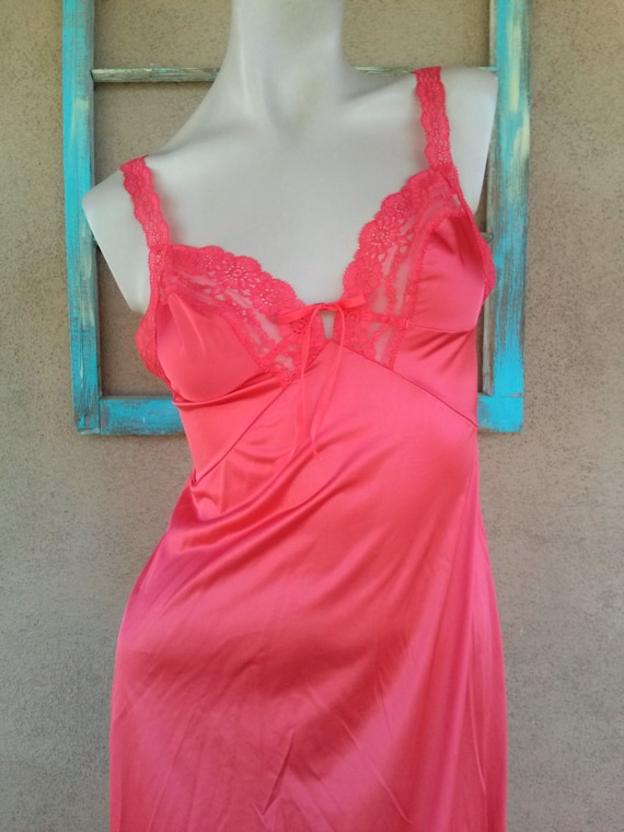 Vintage 1970s Red Vassarette Nightgown Nightie Sz