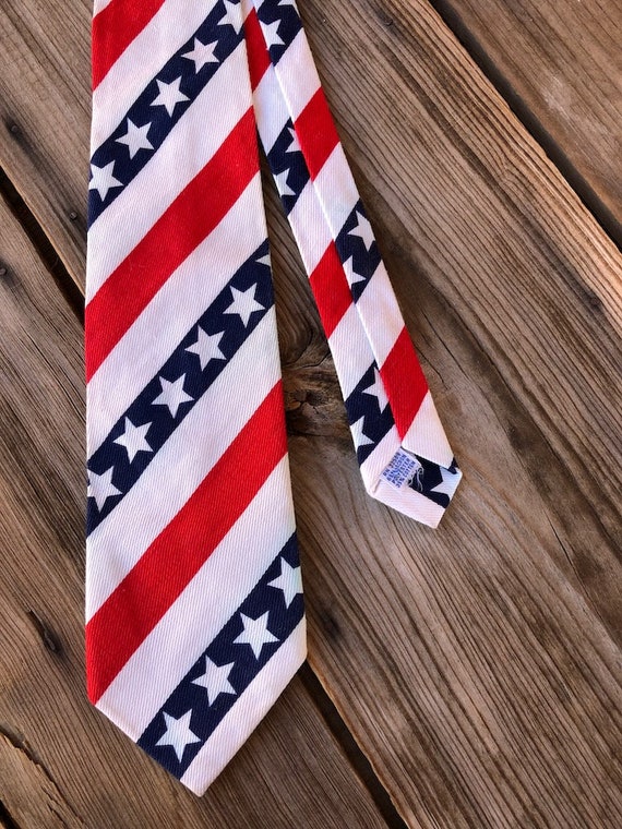 Vintage 1970s Wide Necktie Stars and Stripes Mod … - image 2