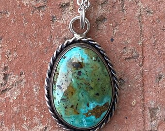 Vintage 1980s Turquoise Pendant 18 Inches