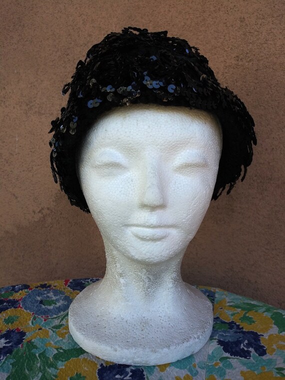 Vintage 1960s Black Sequin Cloche Hat Crochet Cap… - image 4