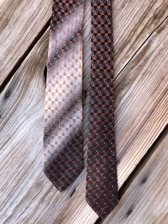 Vintage 1960s Van Heusen Necktie Tie