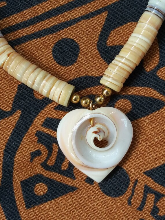 Vintage 1970s Shell Heart Necklace Pukka Style 17… - image 1