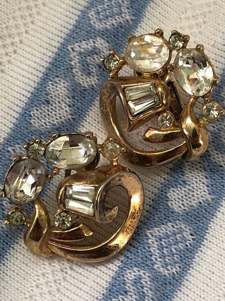 Vintage 1950s Pearl Dangle Earrings Clip on Screw Back 