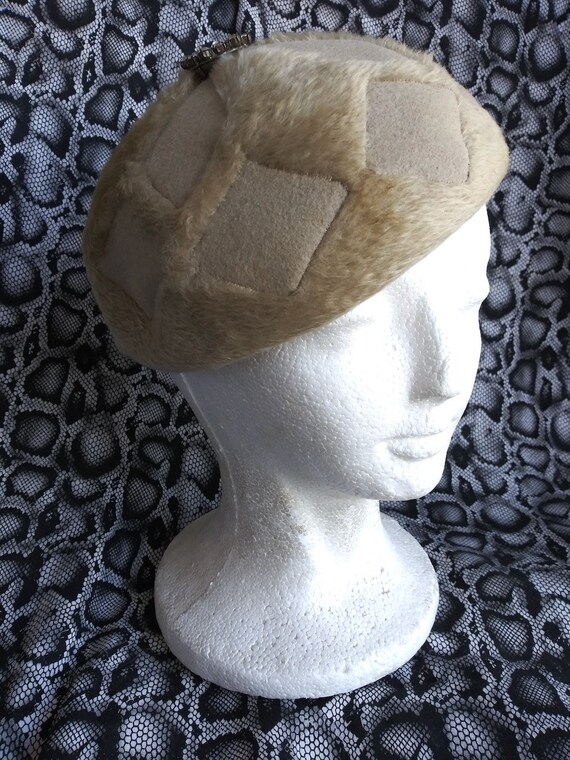 Vintage 1950s Hattie Carnegie Hat Caplet Beret Wo… - image 5