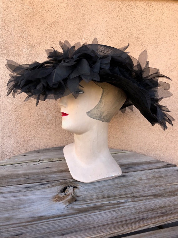 Vintage 1960s Black Saucer Hat w Ruffled Brim OS - image 3