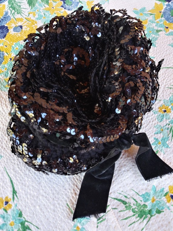 Vintage 1960s Black Sequin Cloche Hat Crochet Cap… - image 8