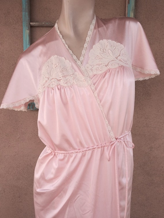 Vintage 1970s Pink Peignoir Set Nightgown Robe Sz… - image 2