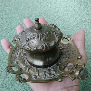 Calamaio vittoriano vintage anni 1890 in ottone, accessori da scrivania antichi