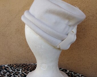 1950s White Wool Sculptural Hat OS Vintage 1950s Hat Sculptural Toque White Wool Topper - Etsy main image 4