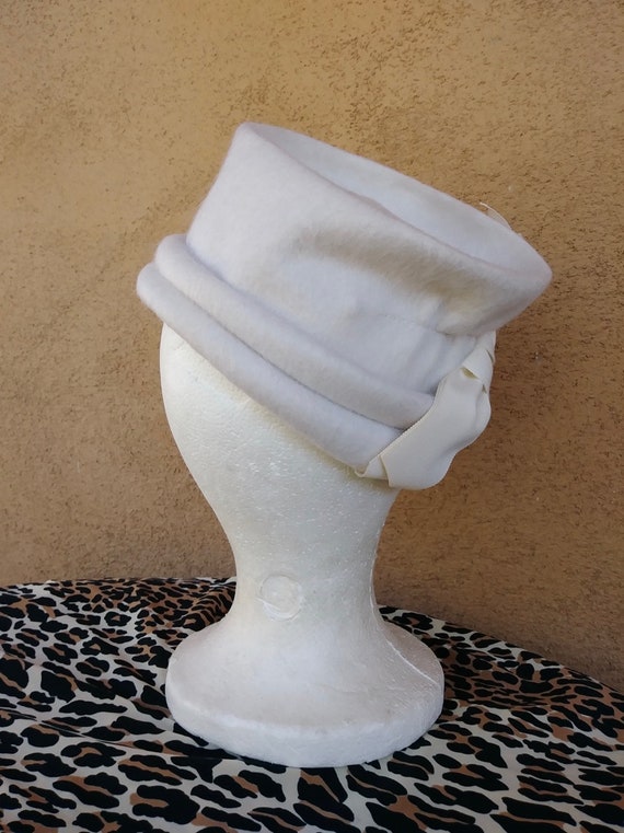 Vintage 1950s Hat Sculptural Toque White Wool Top… - image 6