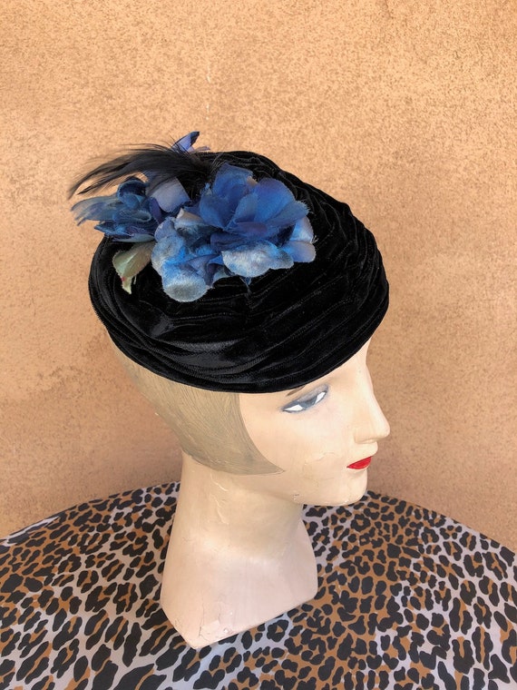 Vintage 1940s Black Velvet Hat Pleated Sculptural 