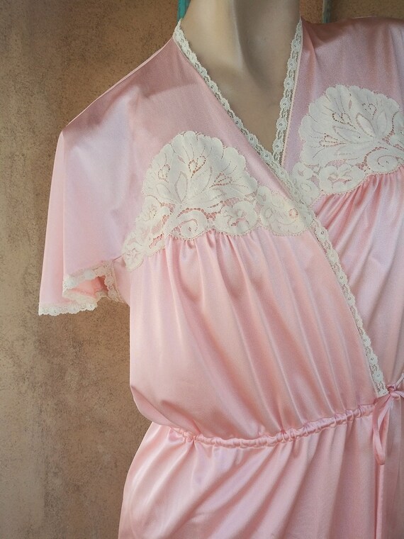 Vintage 1970s Pink Peignoir Set Nightgown Robe Sz… - image 4