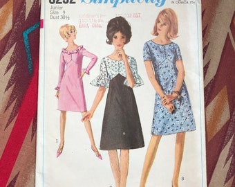 Vintage 1960s A Line Empire Waist Dress Pattern Simplicity 6292 B30.5
