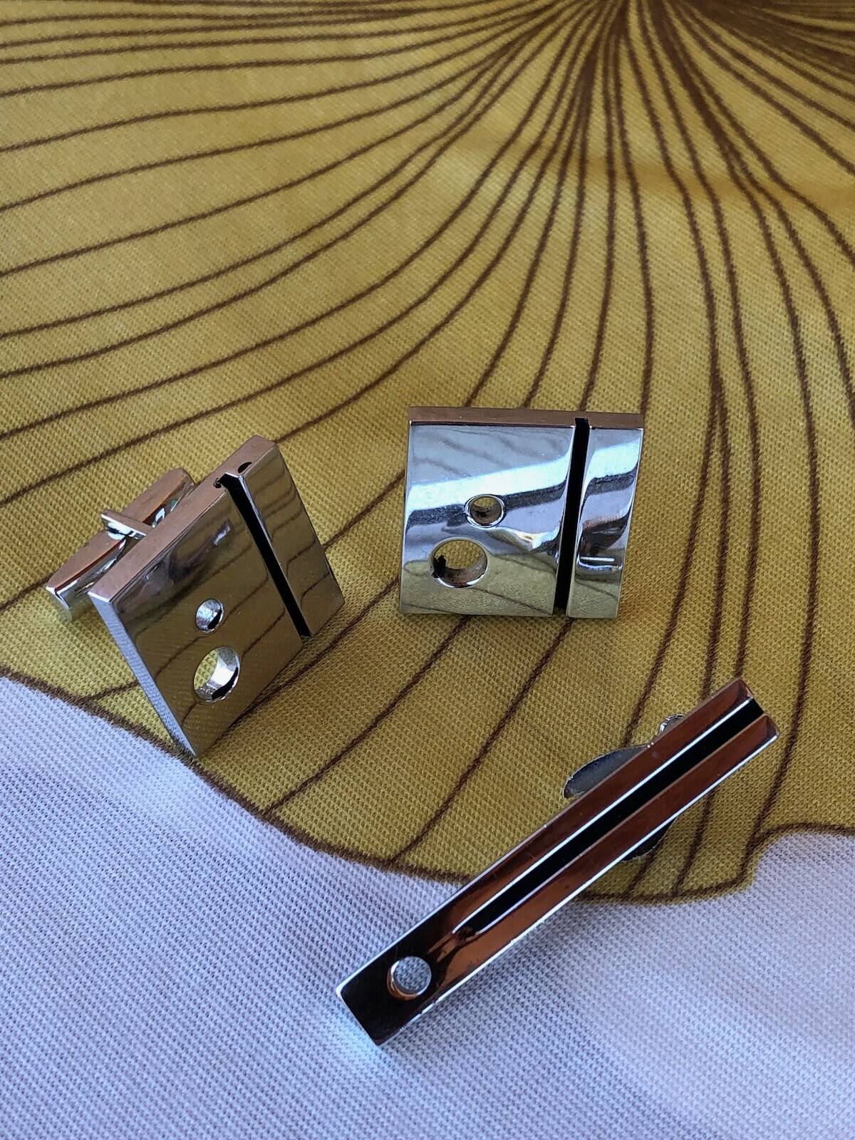 Vintage 1960s Mod Chrome Cuff Link Tie Bar Set